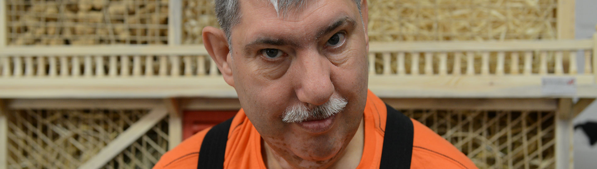 2110-Arbeit-Plus-04 Beschäftigter in der Gruppe Arbeit Plus