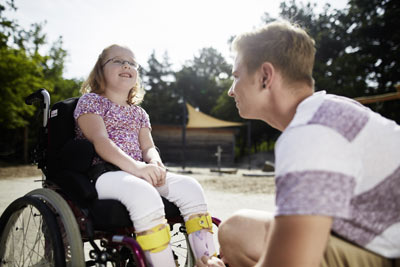 Freiwilligendienst-Rollstuh