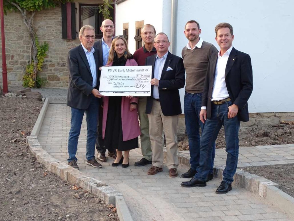 Spendenübergabe Rotary Club Deidesheim-Mittelhaardt barrierefreie Wege