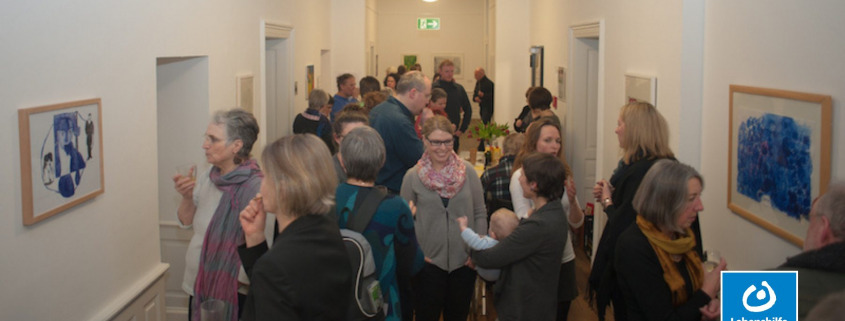 Menschen in der Galerie Alte Turnhalle der Lebenshilfe Bad Dürkheim